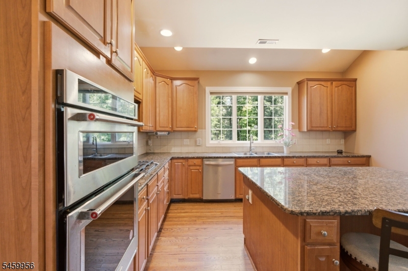3 Longbow Ter Property Photo 16