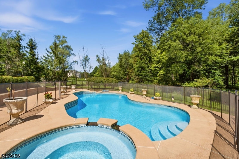 3 Longbow Ter Property Photo 44