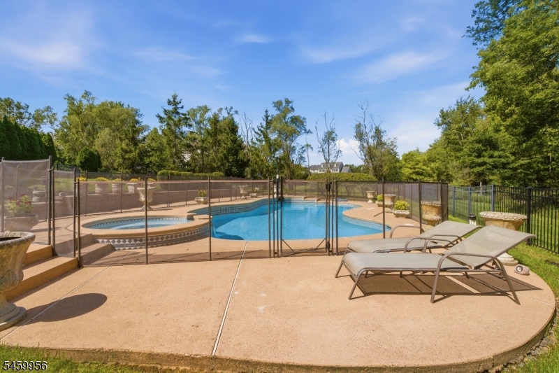3 Longbow Ter Property Photo 45