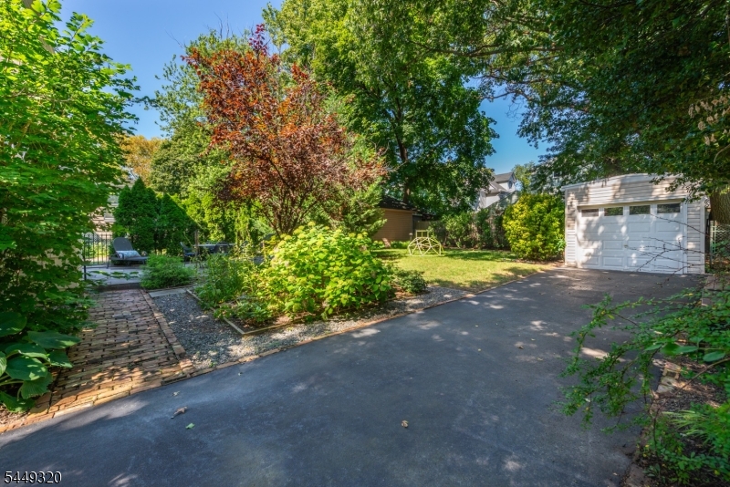 85 Evergreen Ave Property Photo 33