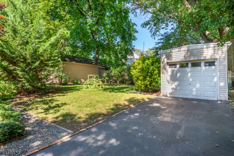 85 Evergreen Ave Property Photo 34