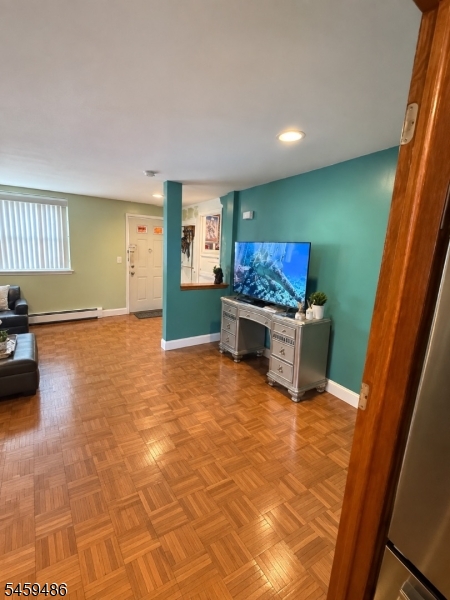649 W Grand Ave 101 Property Photo 5