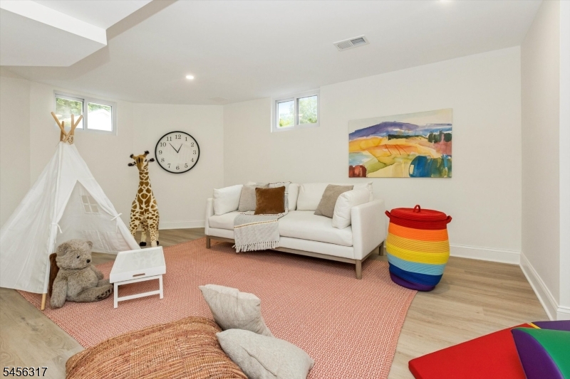 26 Appleton Pl Property Photo 43