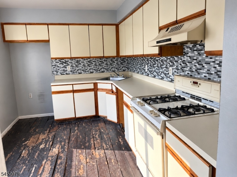 1 Oriole Ter Property Photo 6
