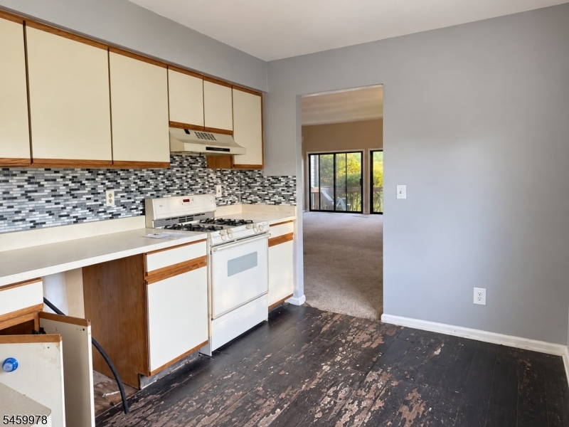 1 Oriole Ter Property Photo 7
