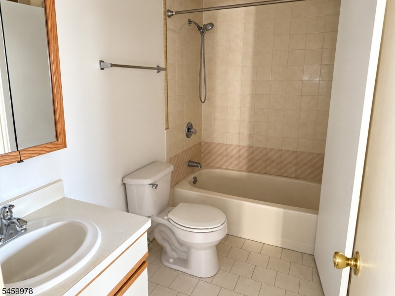 1 Oriole Ter Property Photo 14