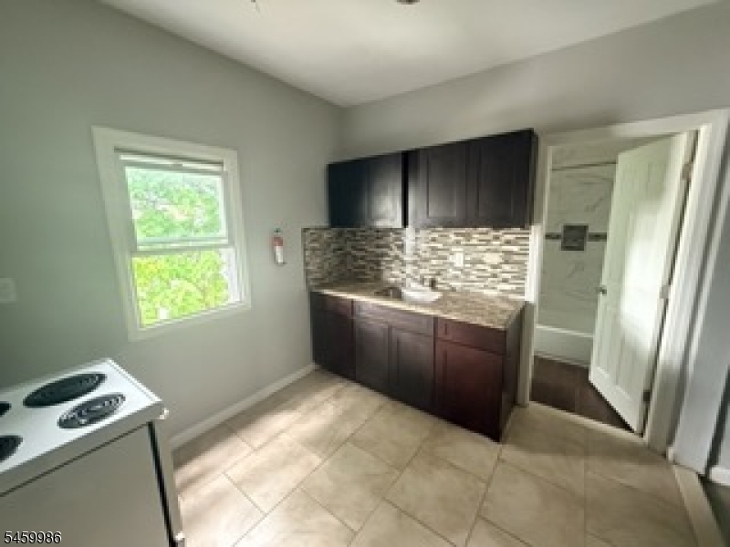 231 Amherst St Property Photo 5
