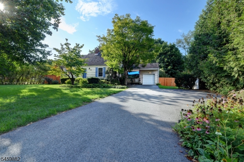 39 Sunset Rd Property Photo 1