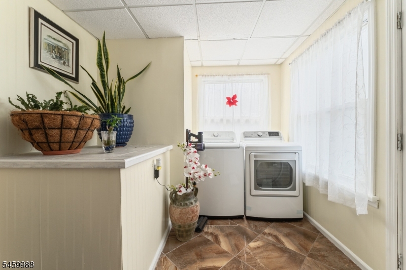 173 Lily St Property Photo 8
