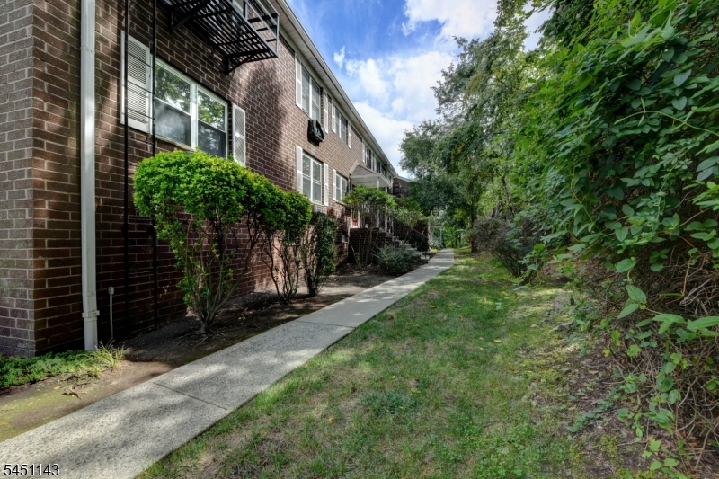 100 Pierson Miller Dr F12 Property Photo 24