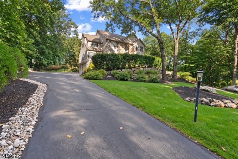 8 Goldfinch Run Property Photo 3