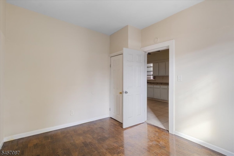 422 Jelliff Ave Property Photo 9
