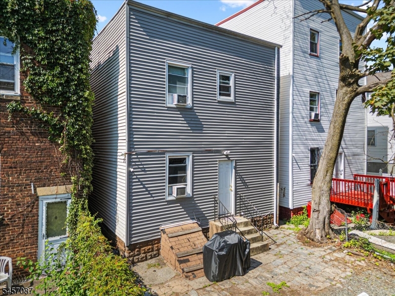 422 Jelliff Ave Property Photo 36