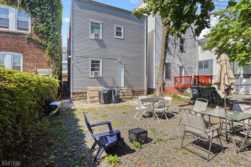 422 Jelliff Ave Property Photo 37