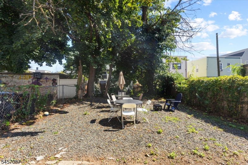 422 Jelliff Ave Property Photo 38