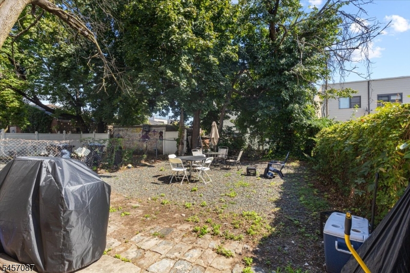 422 Jelliff Ave Property Photo 39