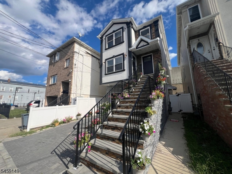 208 Atlantic St Property Photo 1