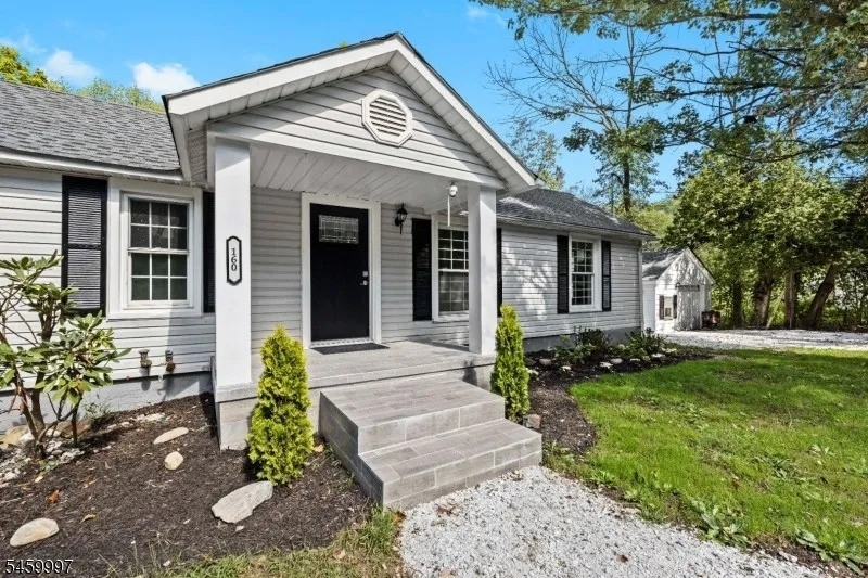 160 River Rd Property Photo 1