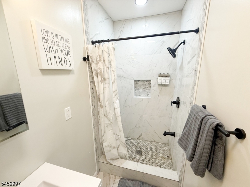 160 River Rd Property Photo 12