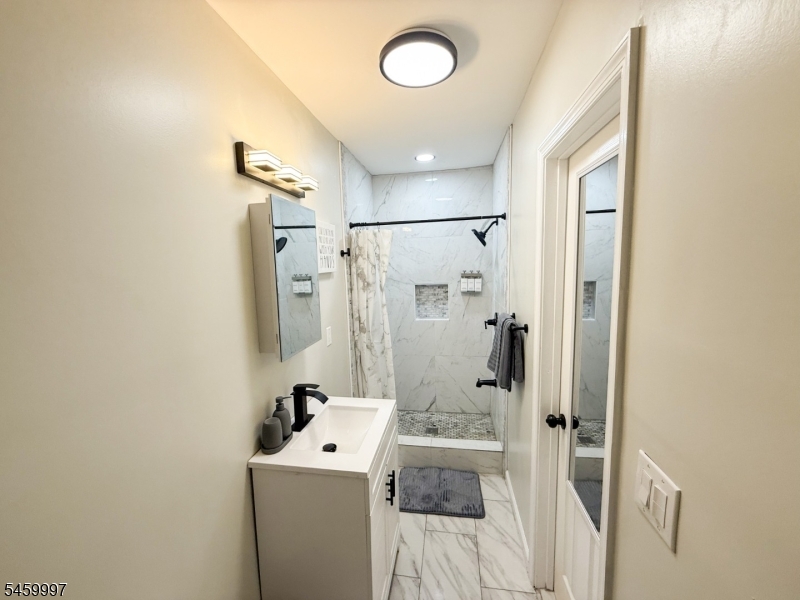 160 River Rd Property Photo 13