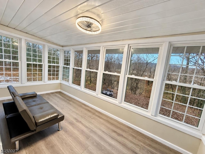 160 River Rd Property Photo 45
