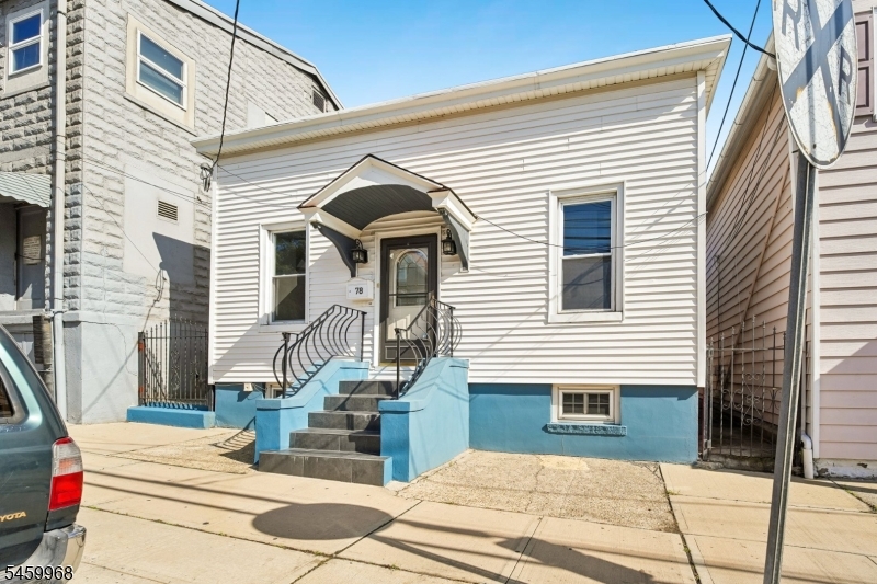 78 Holmes St Property Photo 1