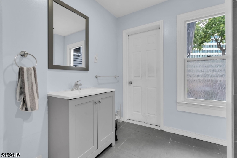 265 Washington St Property Photo 5