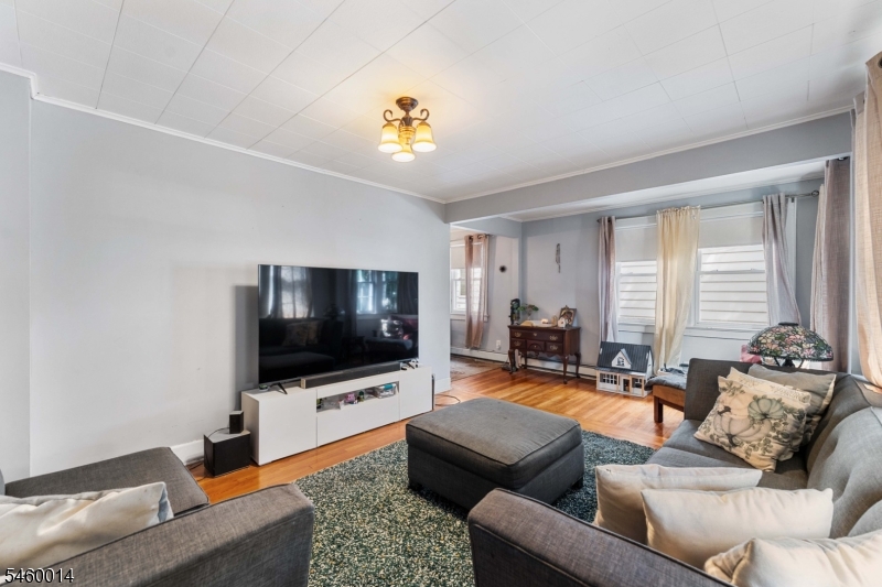 139 Coddington St Property Photo 3