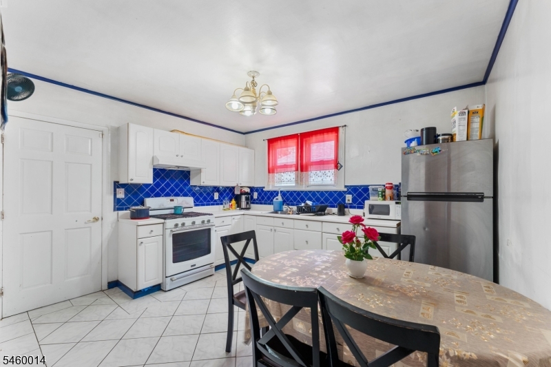 139 Coddington St Property Photo 5