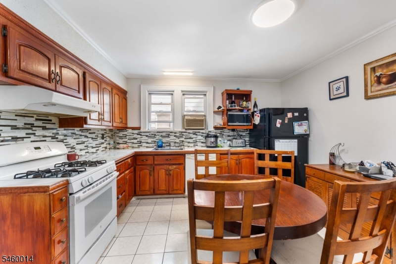 139 Coddington St Property Photo 10