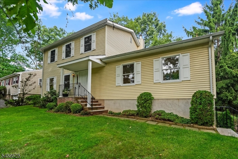27 Seminole Ave Property Photo 1