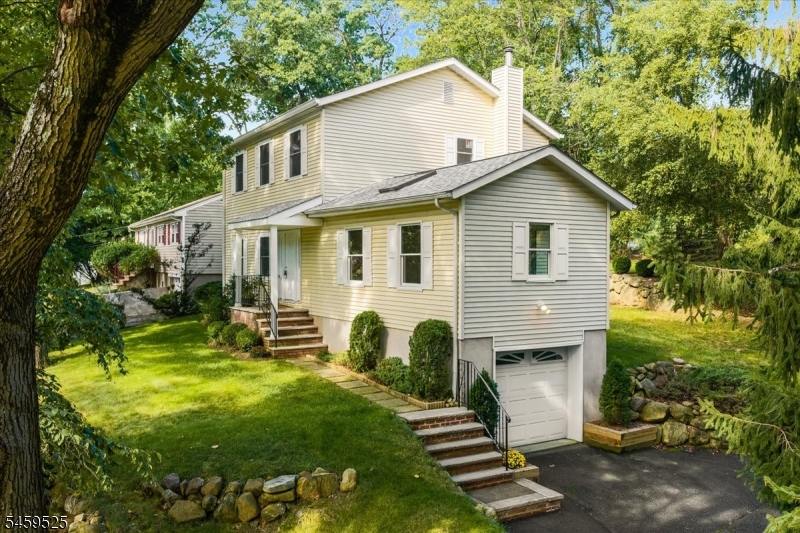 27 Seminole Ave Property Photo 2