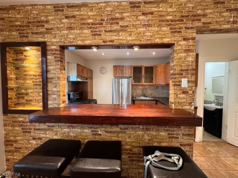1020 Madison Ave Property Photo 5