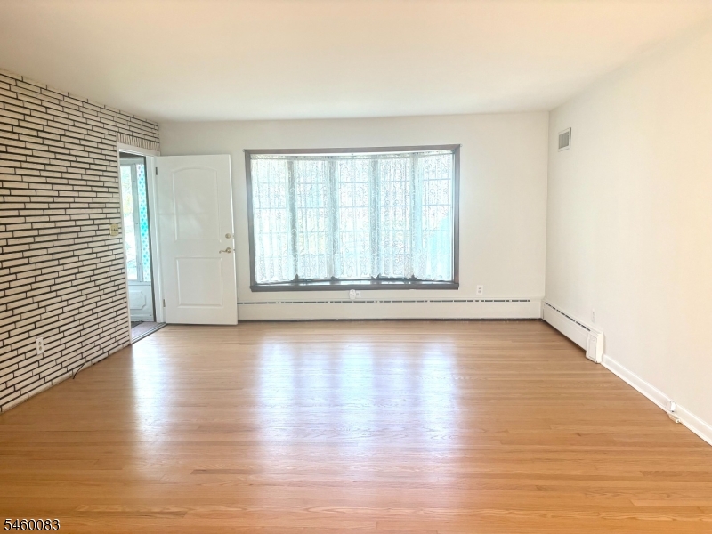 316 Sanford Ave Property Photo 5