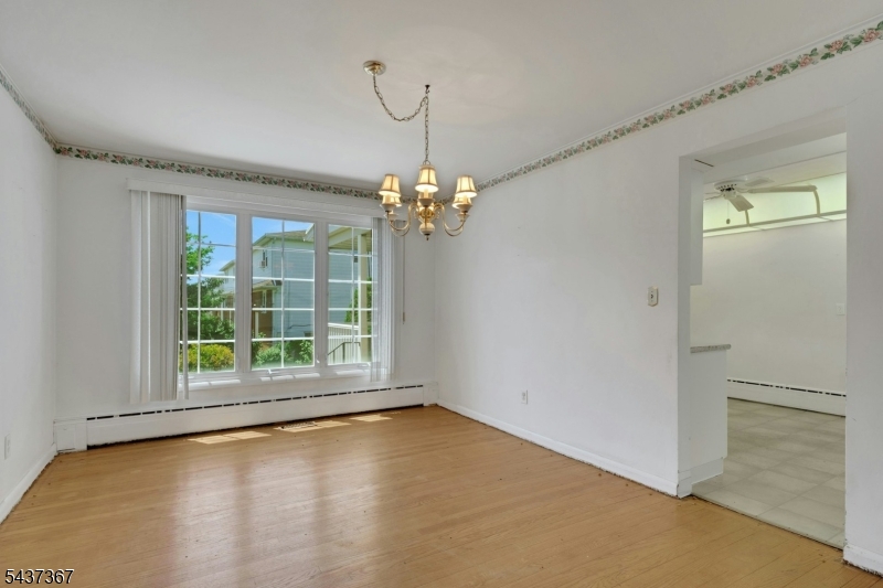 316 Sanford Ave Property Photo 6