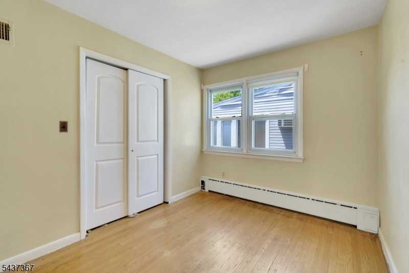 316 Sanford Ave Property Photo 9