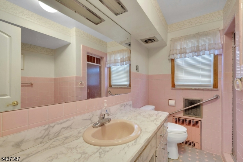 316 Sanford Ave Property Photo 11