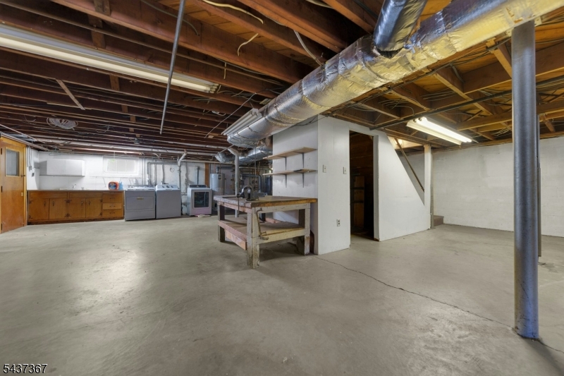 316 Sanford Ave Property Photo 25