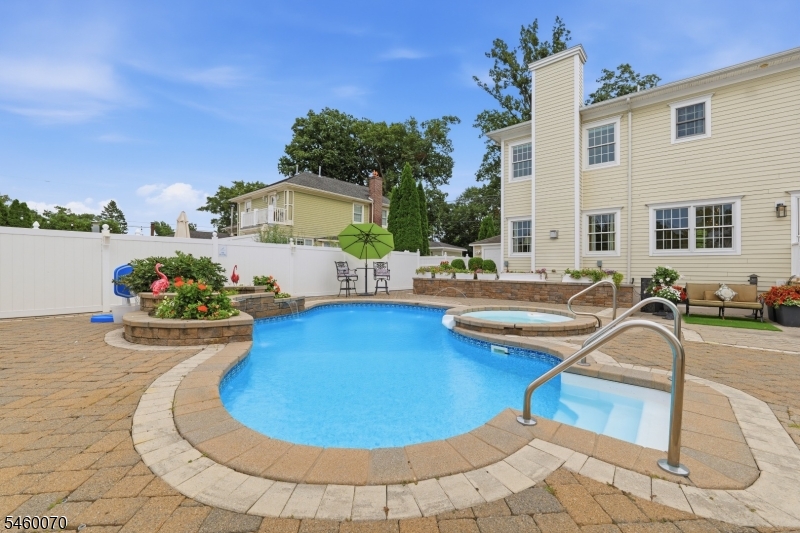 156 Boulevard Property Photo 32