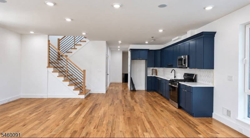 17 Seymour Ave Property Photo 2