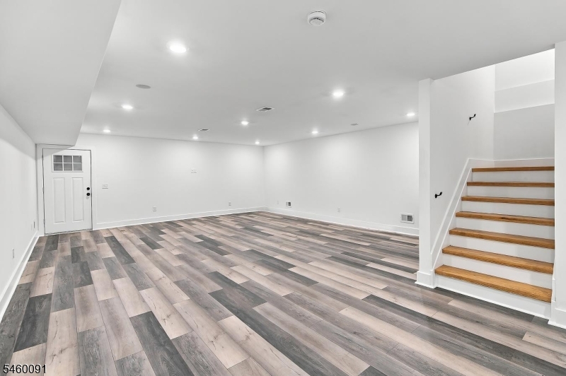 17 Seymour Ave Property Photo 6