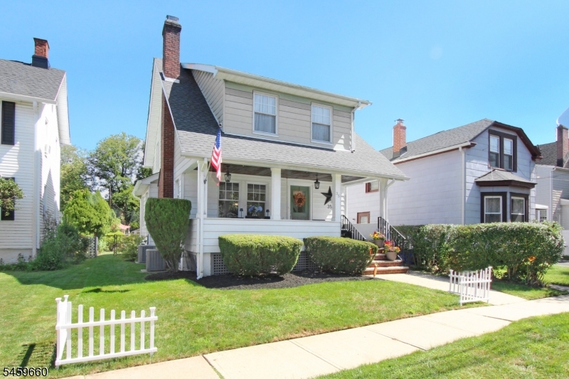 35 Essex Ave Property Photo 1