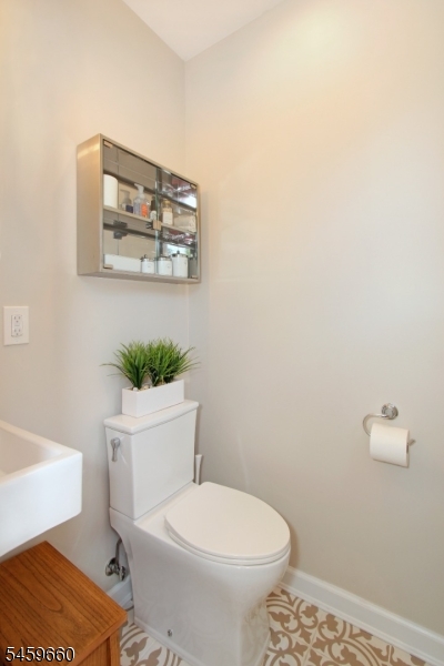 35 Essex Ave Property Photo 28