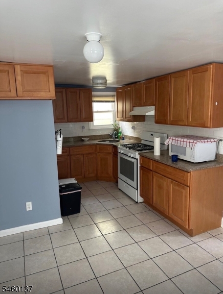 228 Elm St Property Photo 3