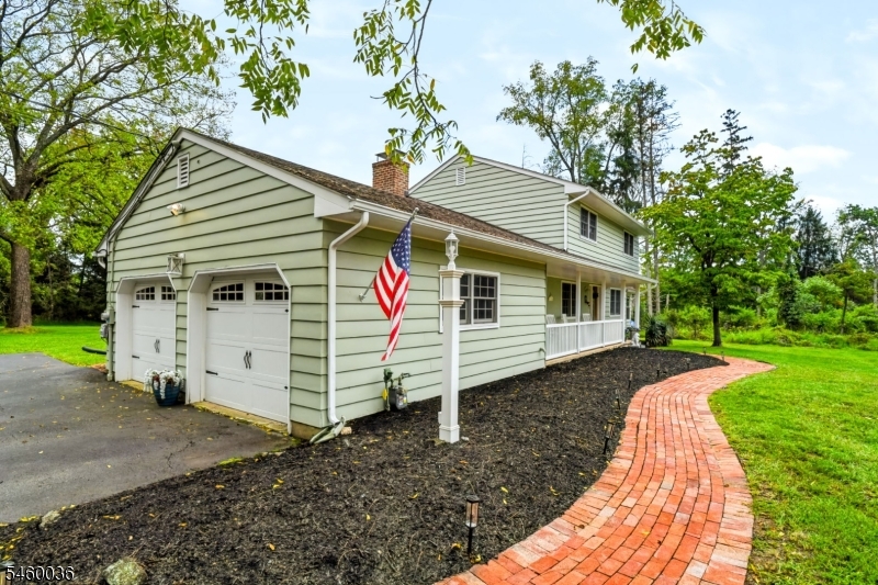 7 Pinewood Ct Property Photo 3
