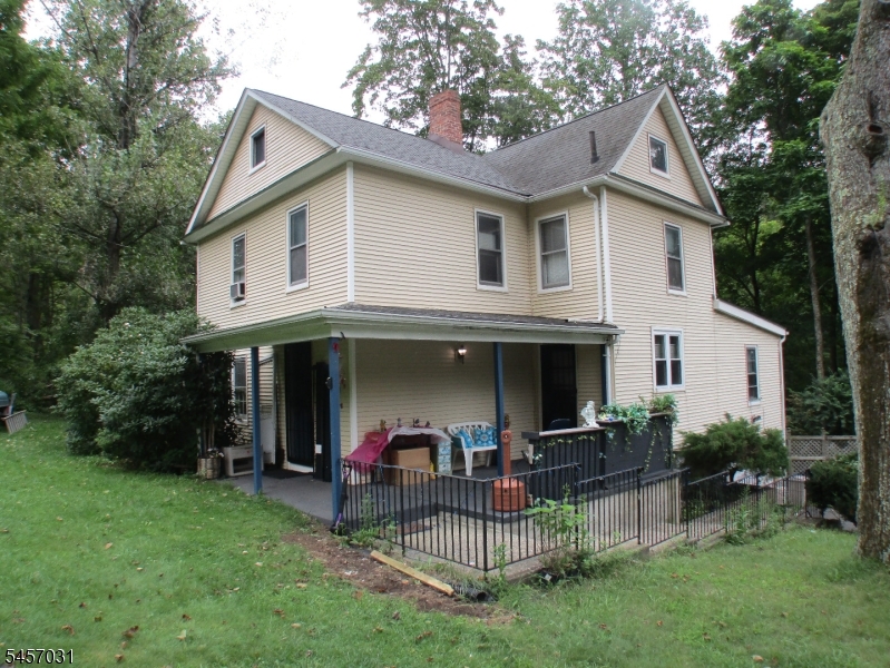166 Fairview Ave Property Photo 1