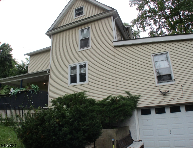 166 Fairview Ave Property Photo 2