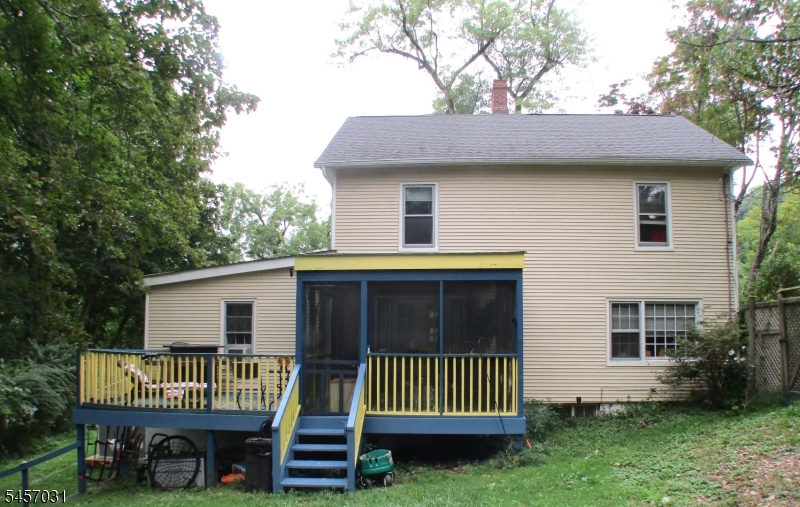 166 Fairview Ave Property Photo 3