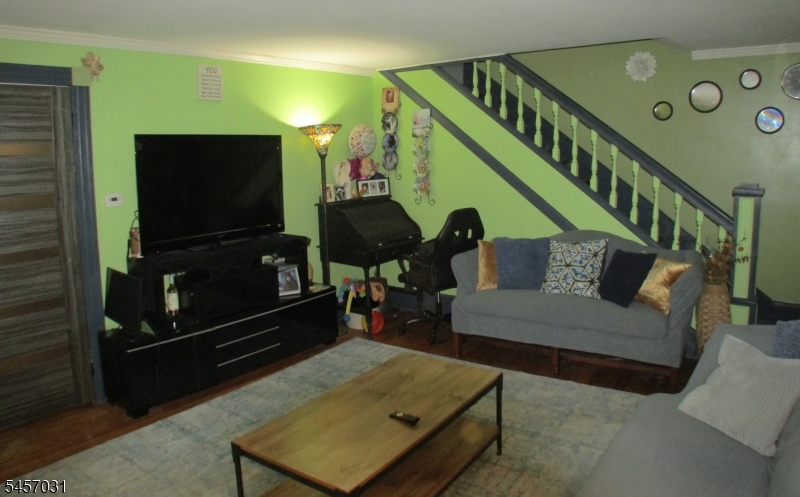 166 Fairview Ave Property Photo 6