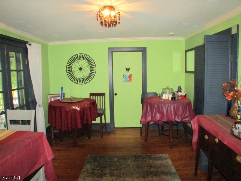 166 Fairview Ave Property Photo 7